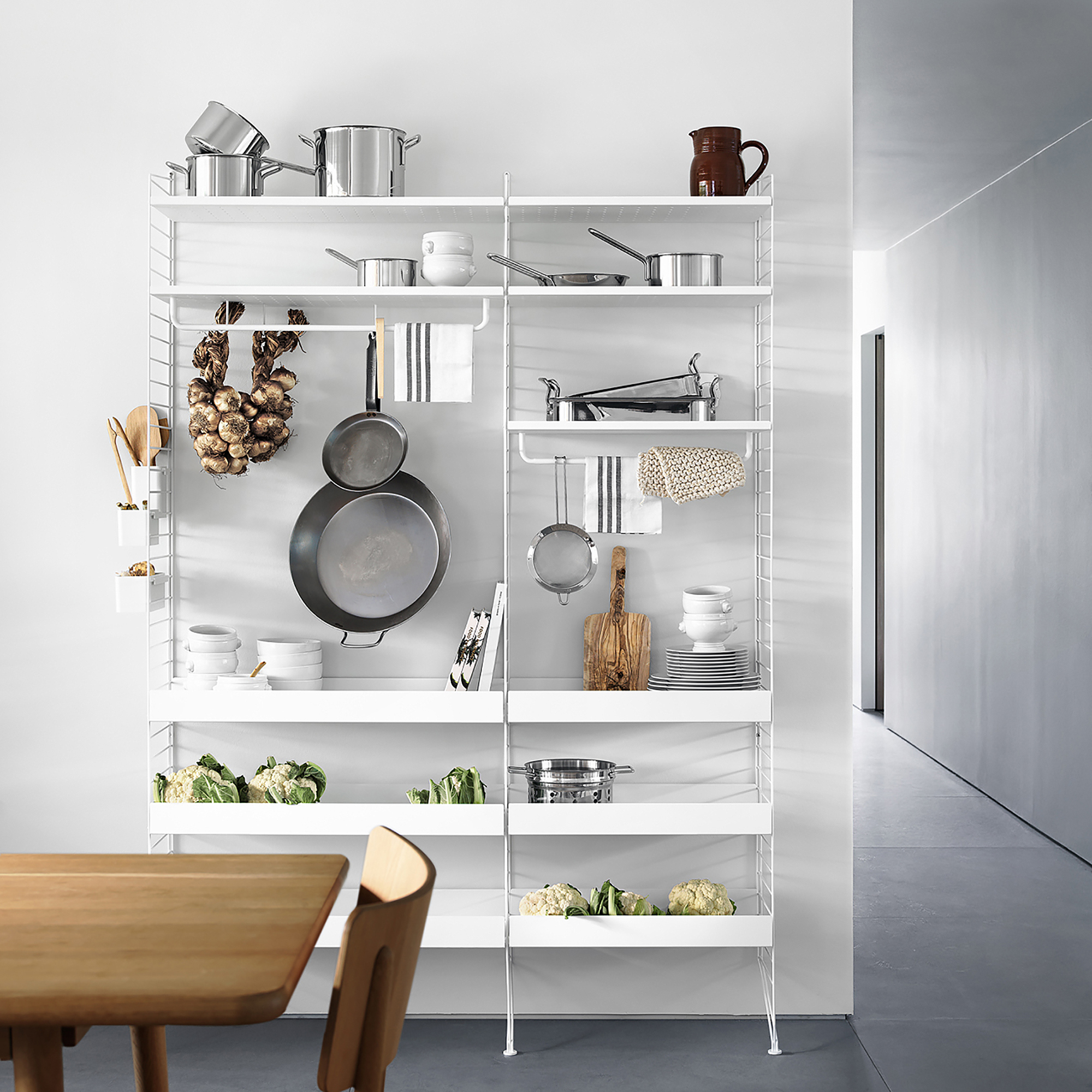 Metallhyllplan Låg 58x30 vit, String | Handla förvaring online ...