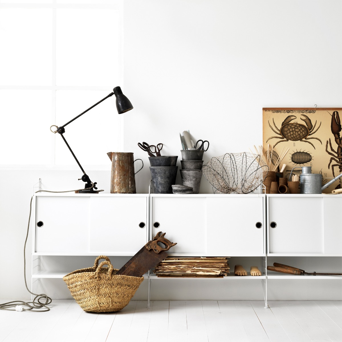 Skåp m skjutdörrar 78x30x42 vit, String Furniture | Handla förvaring ...