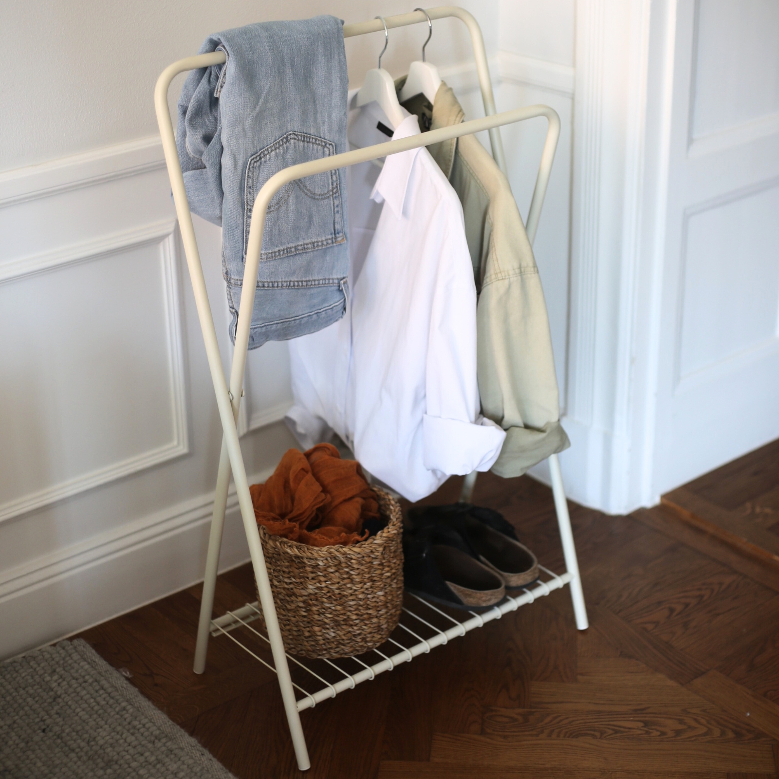 Klädställning Repo Beige