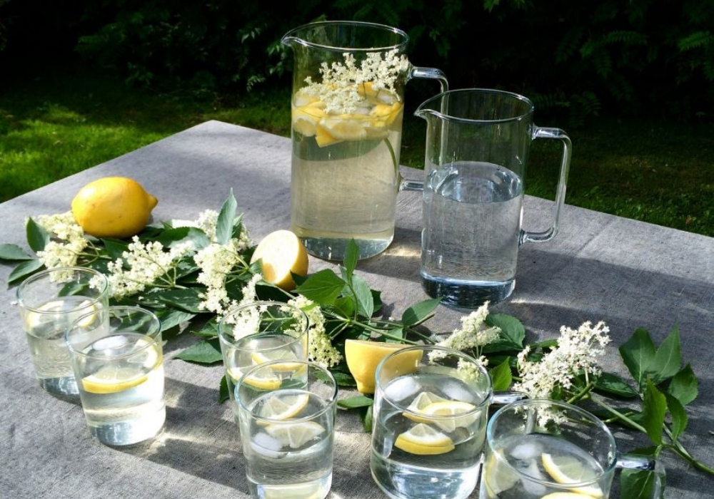 dukning lemonad blomster