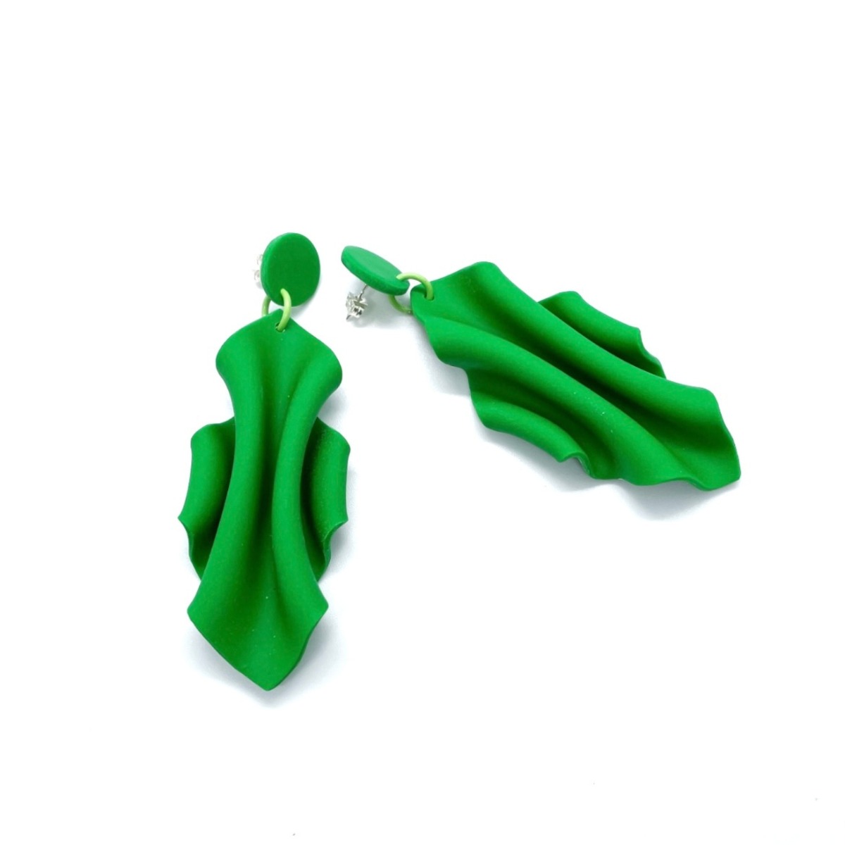 Läs mer om SoMaBelle Design Örhängen Vågor Grön