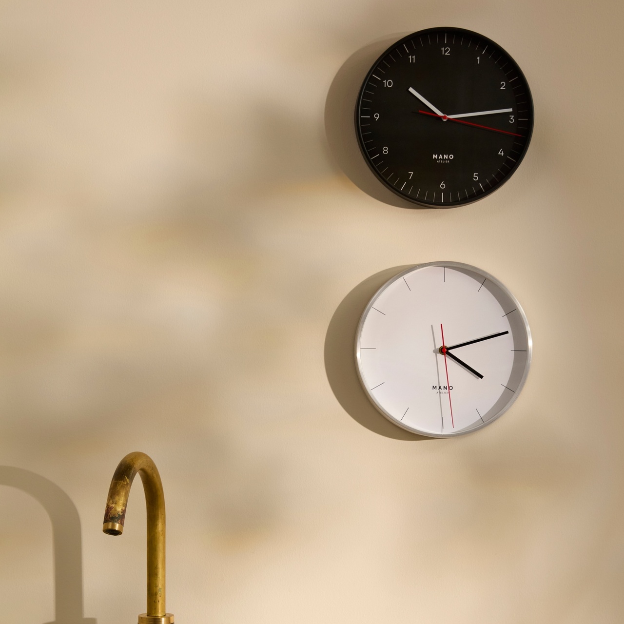 Väggklocka Mano 25 cm