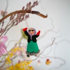 Påskhänge Skater Witch