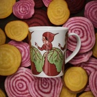 Mugg Elsa Beskow 28cl med handtag, Mrs Beetroot