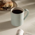 Mugg Astrid Annars är man ingen Mintgrön